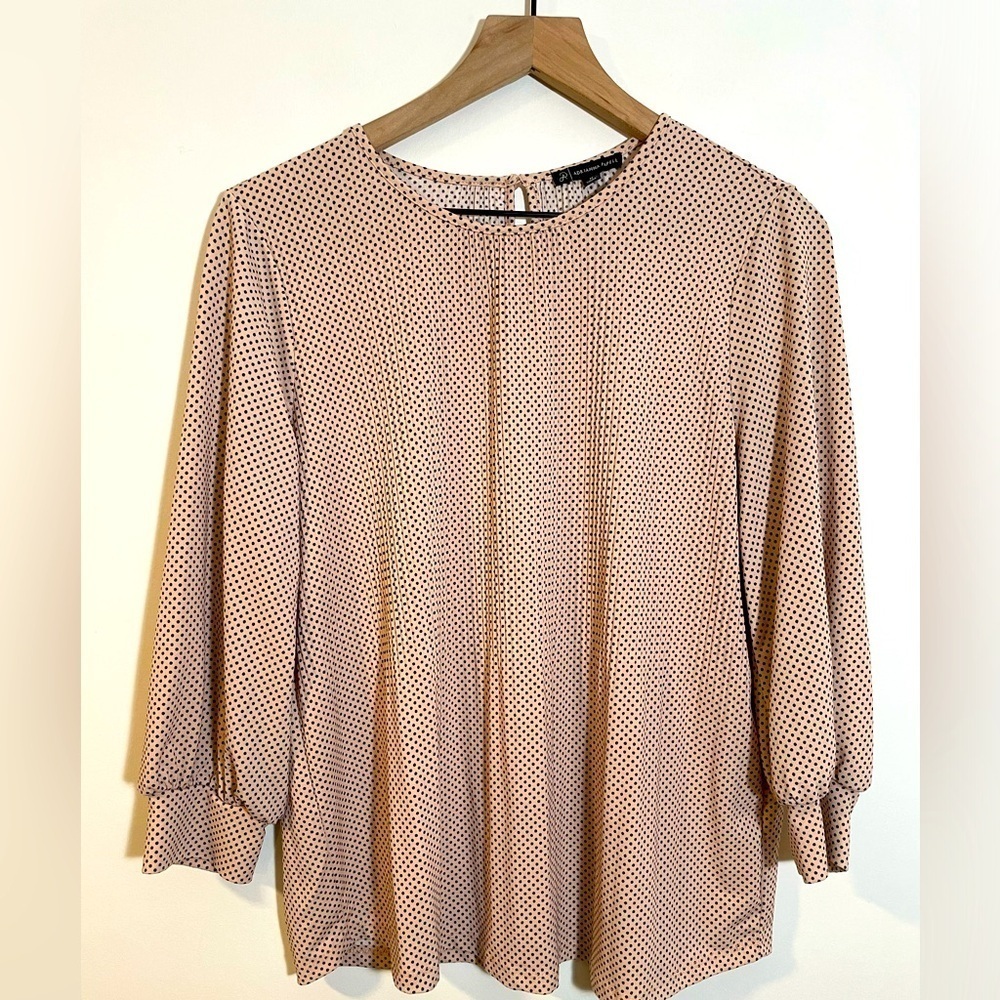Adrianna Papell Pink With Black Polka Dot Blouse Size Medium Bubble Sleeve EUC